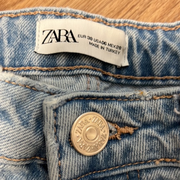 Zara Ripped Jeans - Picture 2 of 3